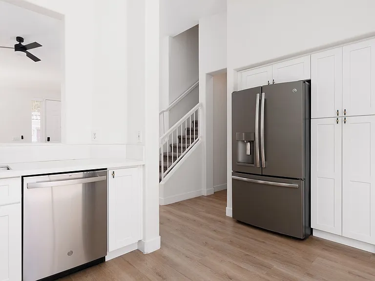 886 Park Walk Ave — Photo 9