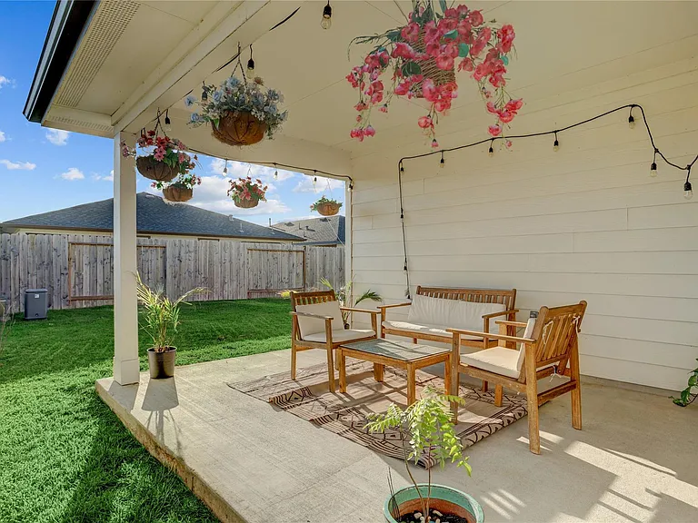 7926 Murciana Dr — Photo 24