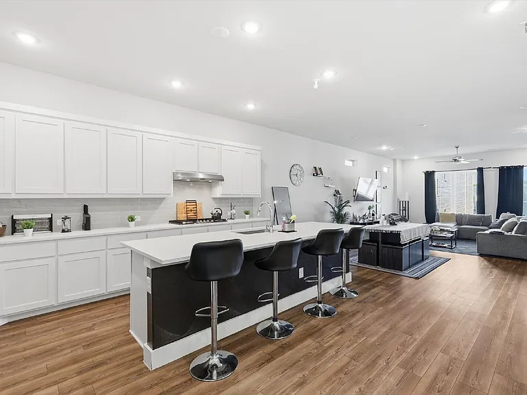 8132 Bromley Dr — Photo 8