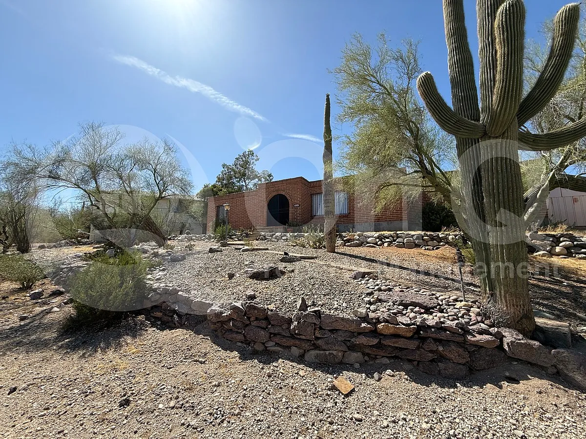 3 bed, 2.0 bath, 1755 sqft, $1,849 — Photo 3