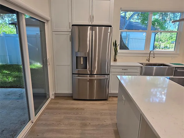 106 Lake Dr — Photo 8