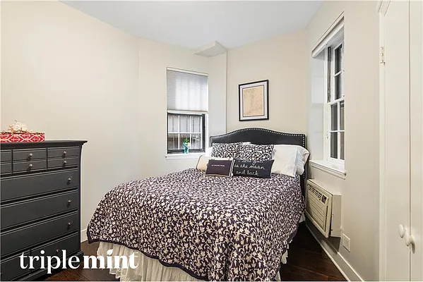 Sold by Triplemint | media 1