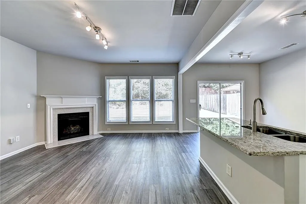 2882 Briaroak Dr — Photo 3
