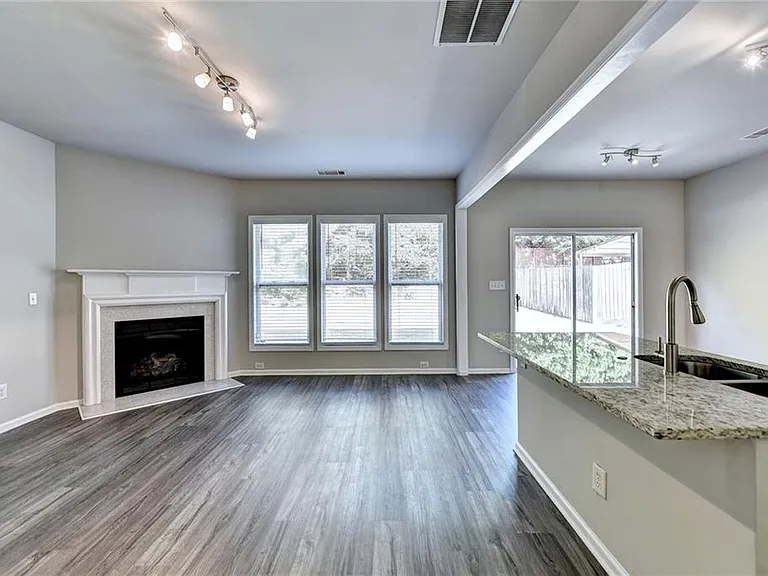 2882 Briaroak Dr — Photo 3