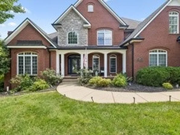 405 Lake Pointe Dr, Clarksville, TN 37043