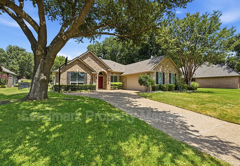 900 Muirfield Dr — Photo 4