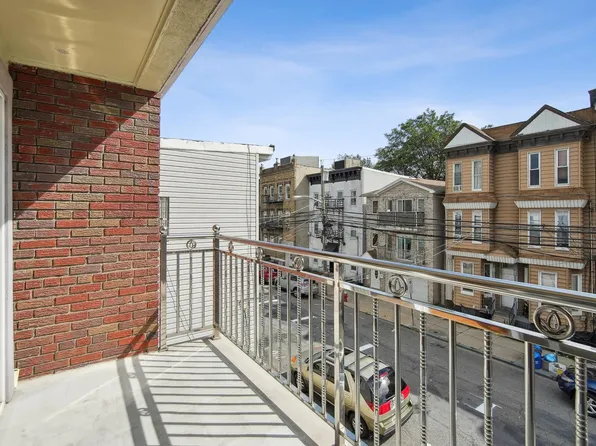 140 Hopkins Avenue image 4 of 15