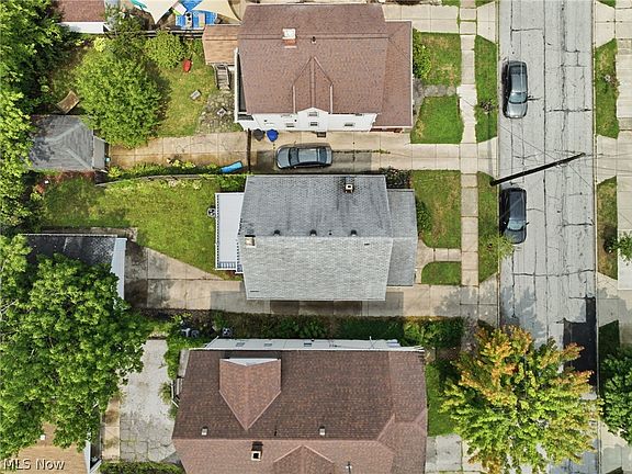 5th image of 1474 Rosewood Ave