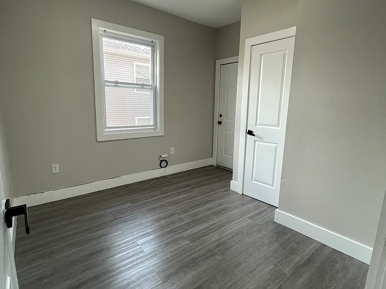 494 S 18th St #4L — Photo 2