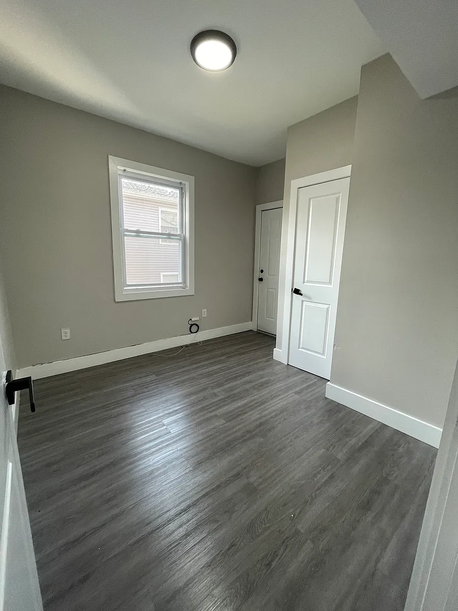 Building Photo - 494 S 18th St #4L