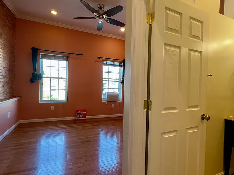 415 S Bouldin St — Photo 12