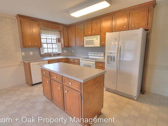 4th image of 707 Valley Dr
