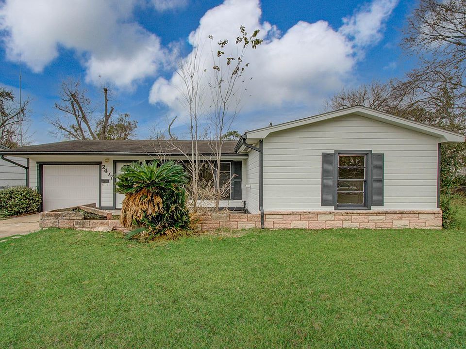 1st image of 2417 Pecan St