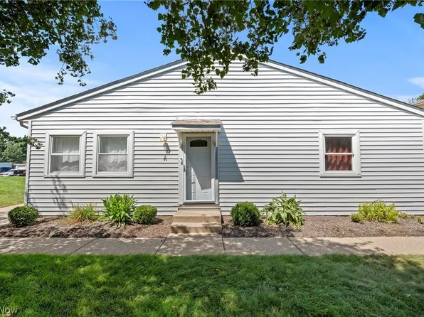 2542 Royal County Down APT A, Uniontown, OH 44685