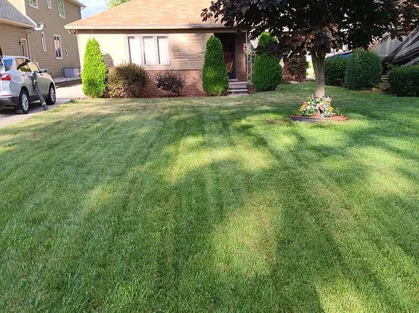 38872 Lakeshore Dr, Harrison Township, MI 48045