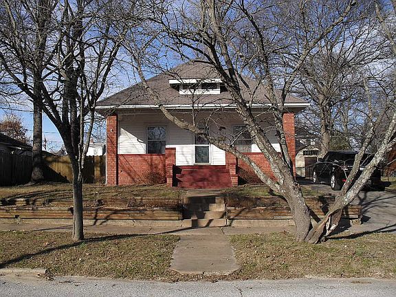 2nd image of 2036 Dewey St