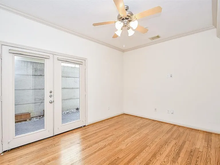 1515 Hyde Park Blvd #39 — Photo 5