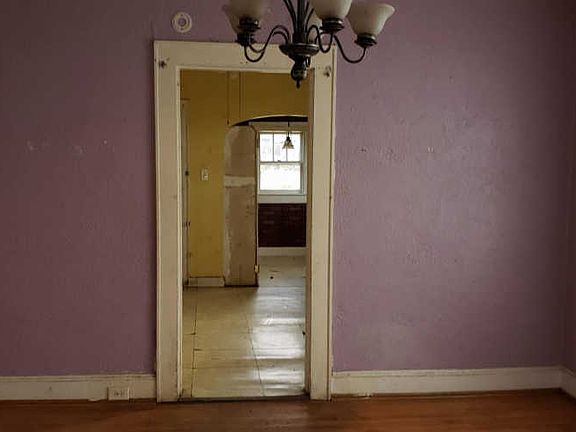4th image of 2122 McCroskey Ave