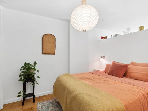 305 East 24th Street image 4 of 10