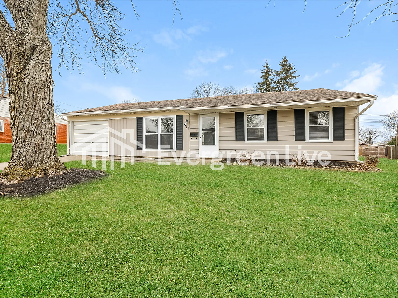 3 bed, 1.0 bath, 1223 sqft, $1,495 — Photo 2