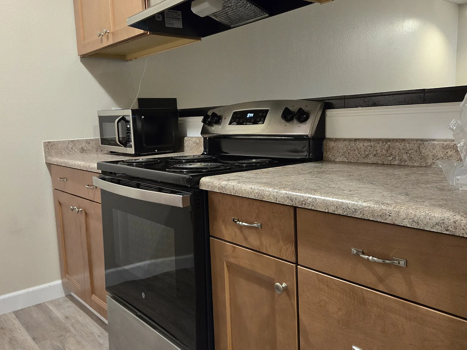 1 bed, 576 sqft, $1,425 — Photo 2