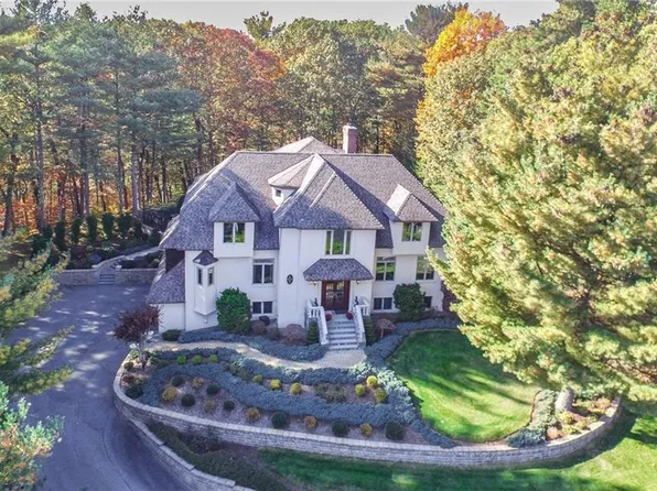 11 Kings Row, Cumberland, RI 02864