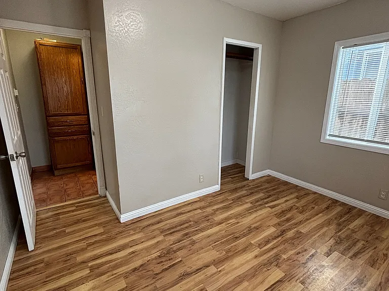 4368 Lewis Ave — Photo 11