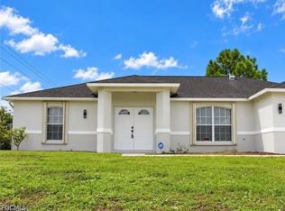 530 Peerless Cir, Lehigh Acres, FL 33974