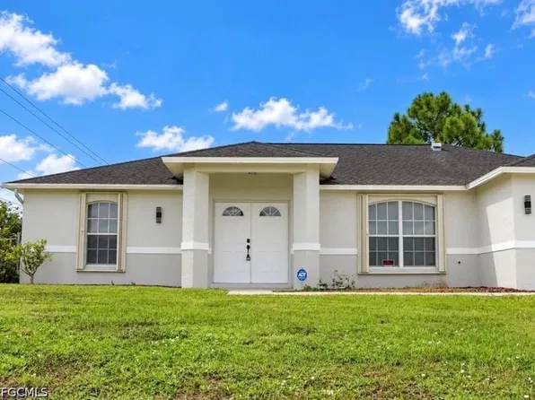 530 Peerless Cir, Lehigh Acres, FL 33974