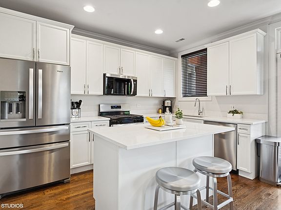 5th image of 1726 W Belmont Ave APT 2
