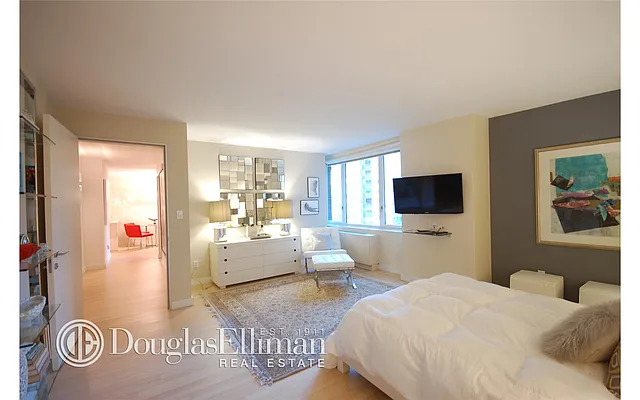 Rented by Douglas Elliman | media 35