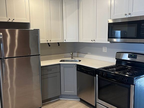 3rd image of 1915 E Dauphin St #5