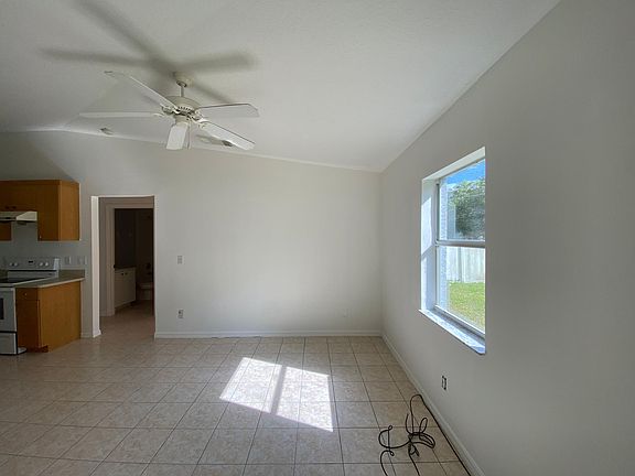 3rd image of 132 SW Fairchild Ave