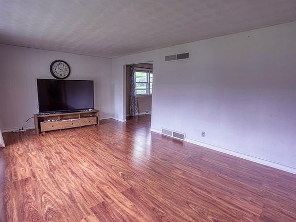 3rd image of 5032 N Mansfield Dr