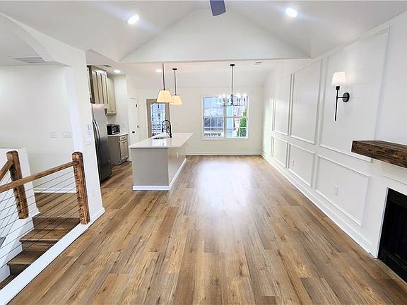 2nd image of 2520 Carolina Rdg