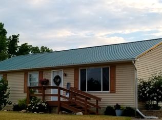 10421 Pamawa Dr, Brooklyn, MI 49230
