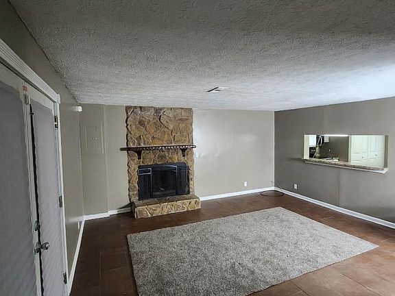 4th image of 104 Lake Forest Ct #104