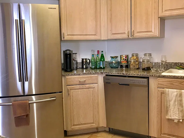 8349 Blackburn Ave #302 — Photo 101