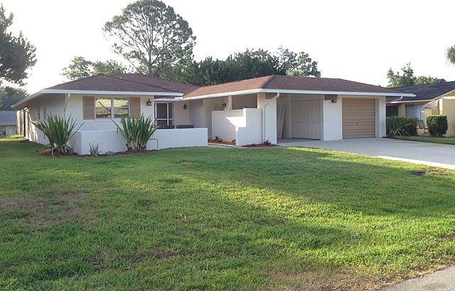 1st image of 10 Farragut Dr