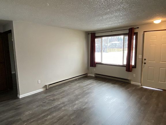 Living room (2nd view)