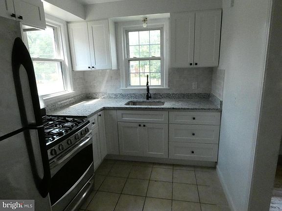 2nd image of 2105 Amherst Rd