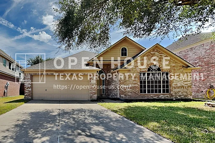 4 bed, 2.0 bath, 2251 sqft, $2,240 — Photo 1