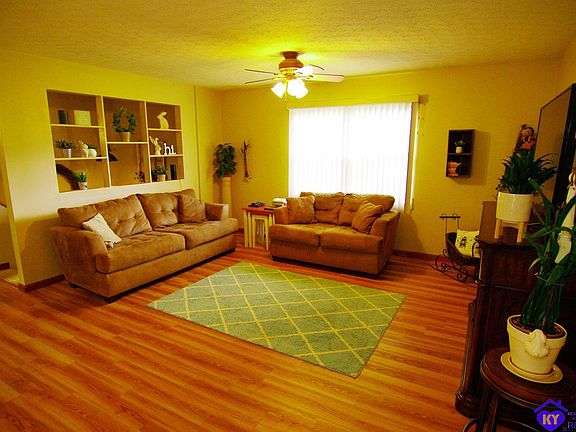 3rd image of 110 Paula Ct