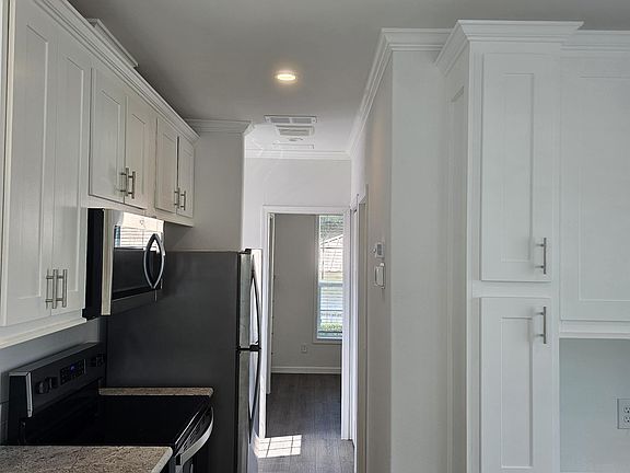 4th image of 59 Beachfront Ln