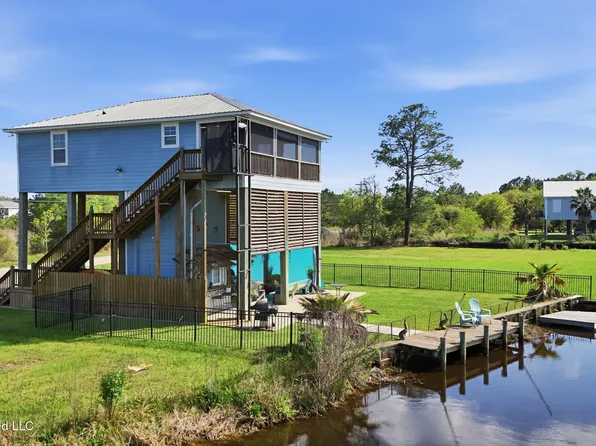 11025 Tahiti St, Bay Saint Louis, MS 39520