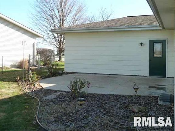 3rd image of 450 Southgate Dr