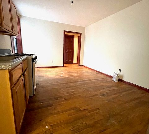 4th image of 902 42nd St #B2