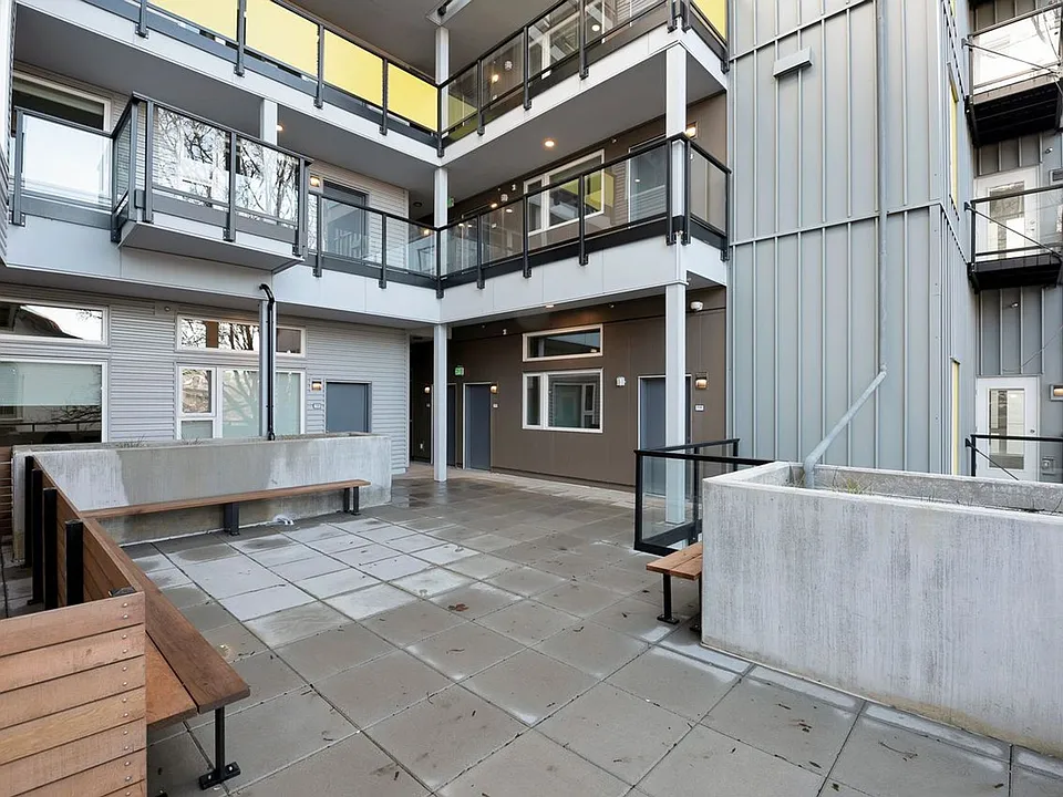Building Photo 3
