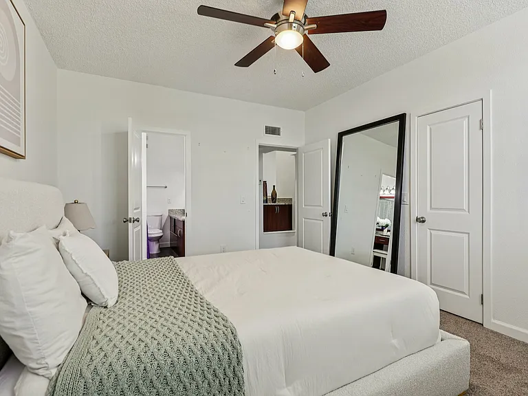 Waterford Point Apartments — Photo 55