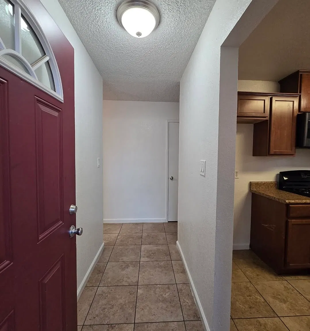 3 bed, 1200 sqft, $2,495 — Photo 3